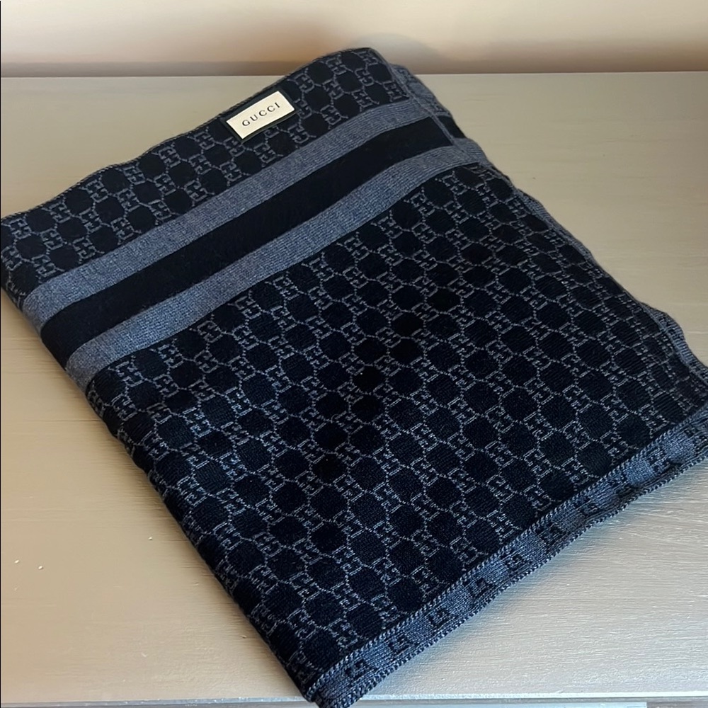 Gucci Blue Men's 100% Wool Scarf